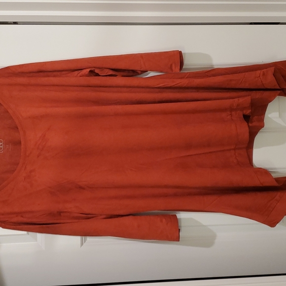 LOGO paprika faux seude top